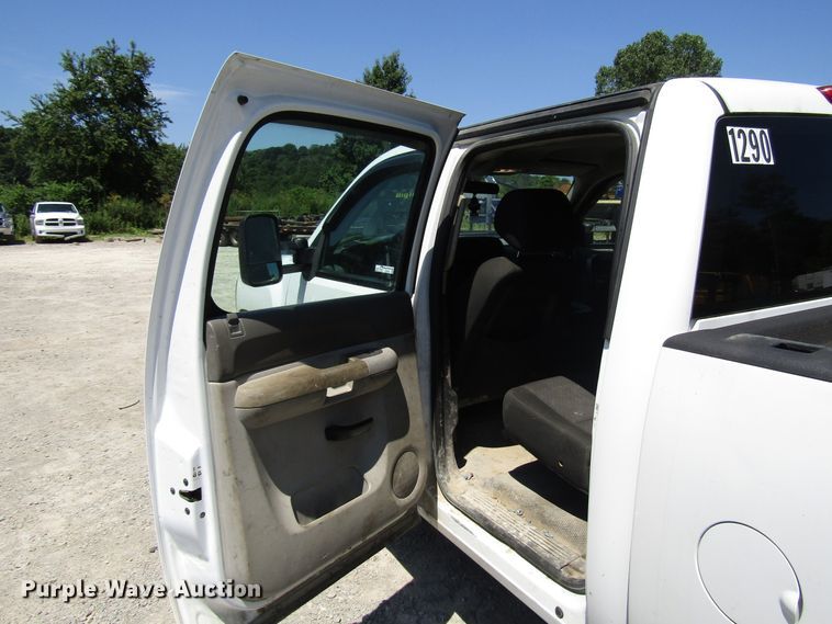 image for item FJ9705 2012 Chevrolet Silverado 2500HD Crew Cab pickup truck