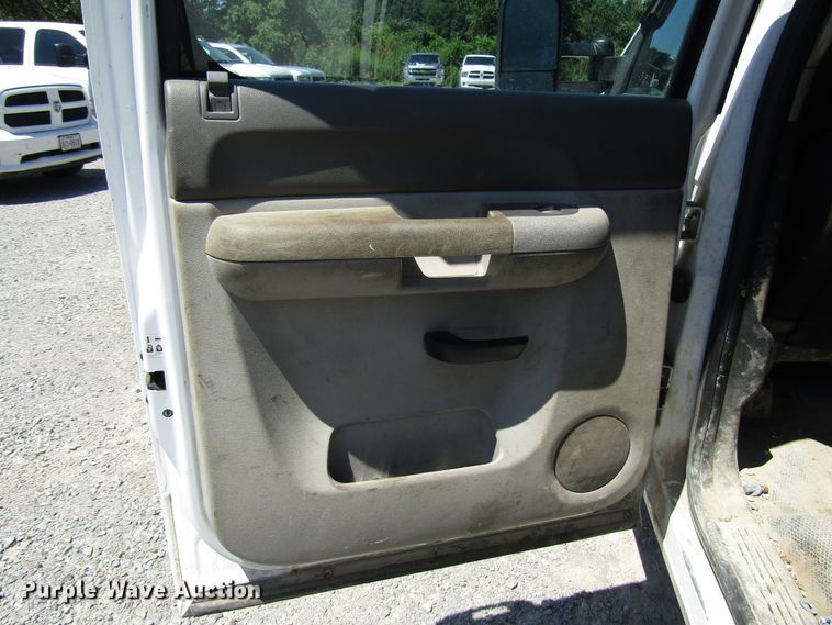 image for item FJ9705 2012 Chevrolet Silverado 2500HD Crew Cab pickup truck