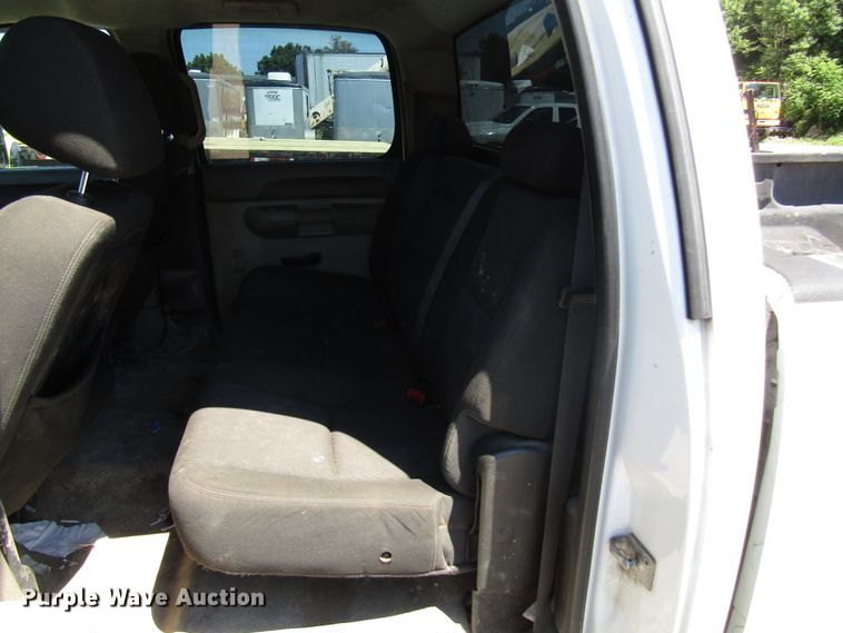 image for item FJ9705 2012 Chevrolet Silverado 2500HD Crew Cab pickup truck