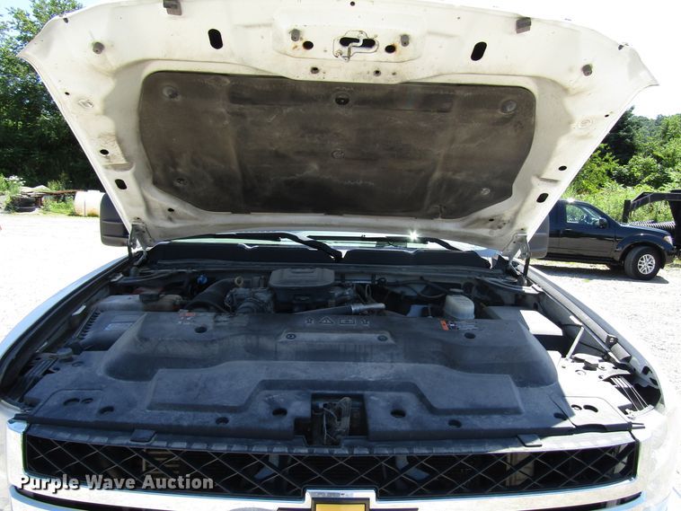 image for item FJ9705 2012 Chevrolet Silverado 2500HD Crew Cab pickup truck