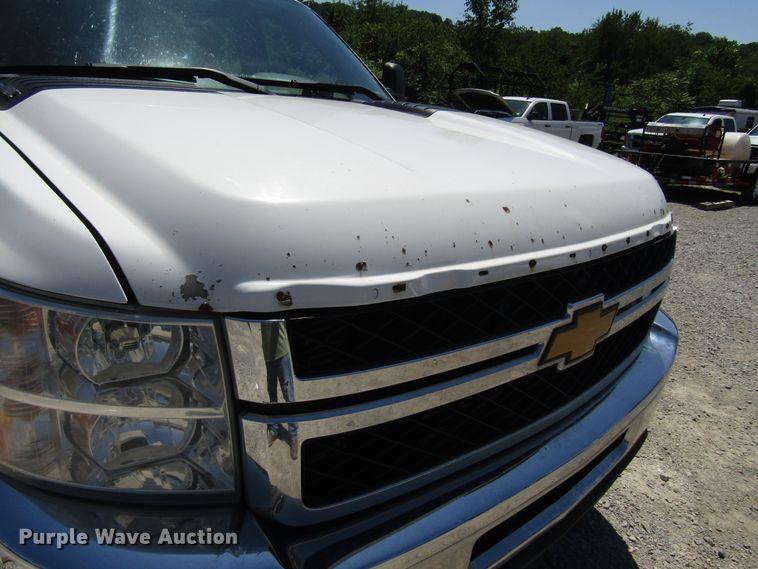image for item FJ9705 2012 Chevrolet Silverado 2500HD Crew Cab pickup truck