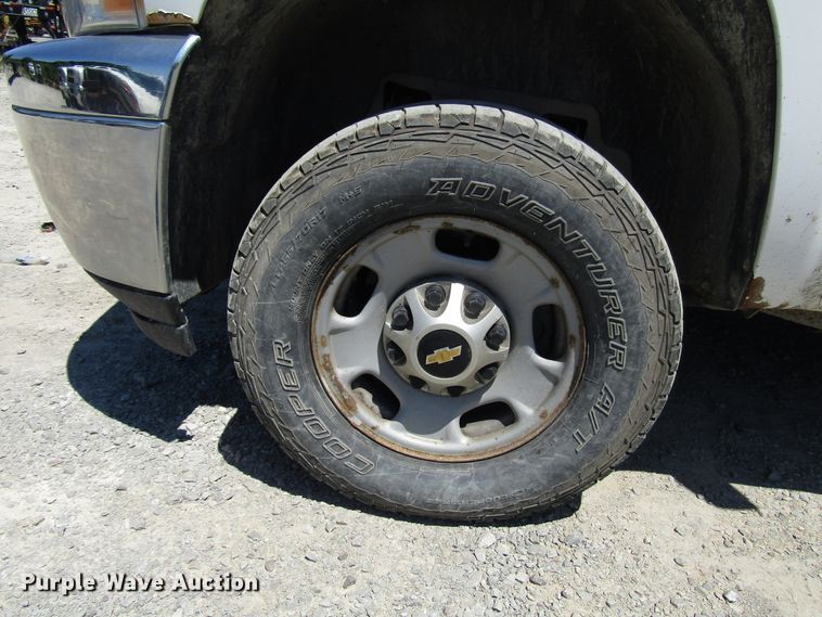 image for item FJ9705 2012 Chevrolet Silverado 2500HD Crew Cab pickup truck