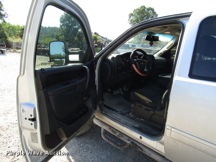 image for item FJ9720 2012 Chevrolet Silverado 2500HD Crew Cab pickup truck