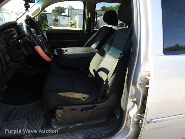 image for item FJ9720 2012 Chevrolet Silverado 2500HD Crew Cab pickup truck