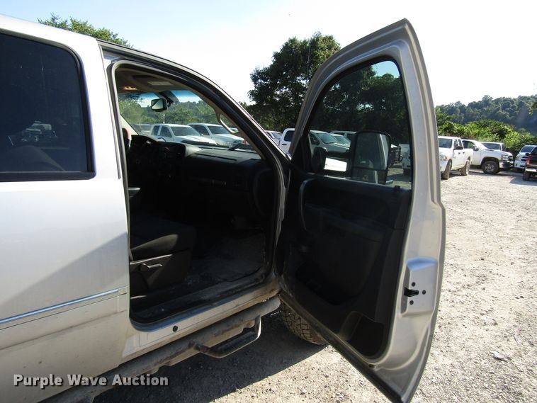 image for item FJ9720 2012 Chevrolet Silverado 2500HD Crew Cab pickup truck