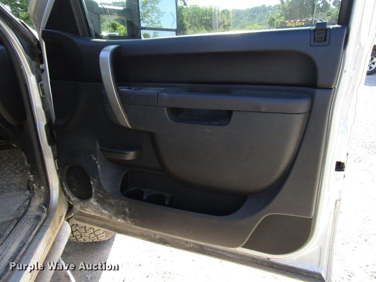 image for item FJ9720 2012 Chevrolet Silverado 2500HD Crew Cab pickup truck