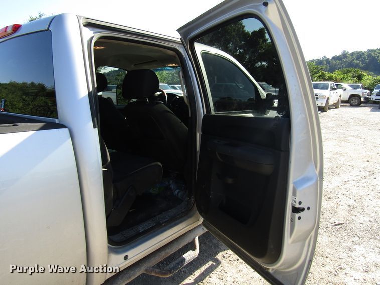 image for item FJ9720 2012 Chevrolet Silverado 2500HD Crew Cab pickup truck