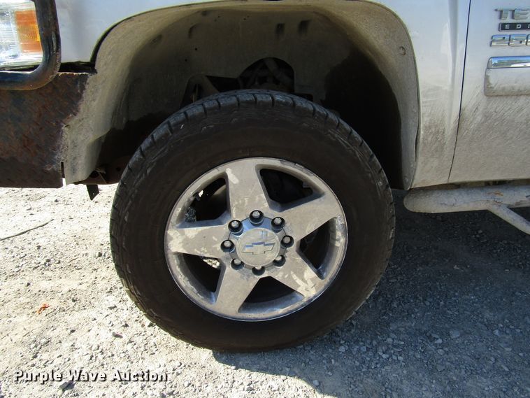 image for item FJ9720 2012 Chevrolet Silverado 2500HD Crew Cab pickup truck