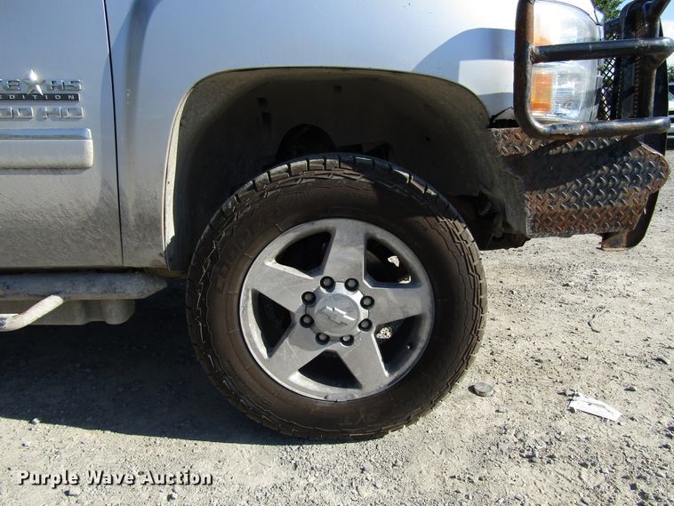 image for item FJ9720 2012 Chevrolet Silverado 2500HD Crew Cab pickup truck