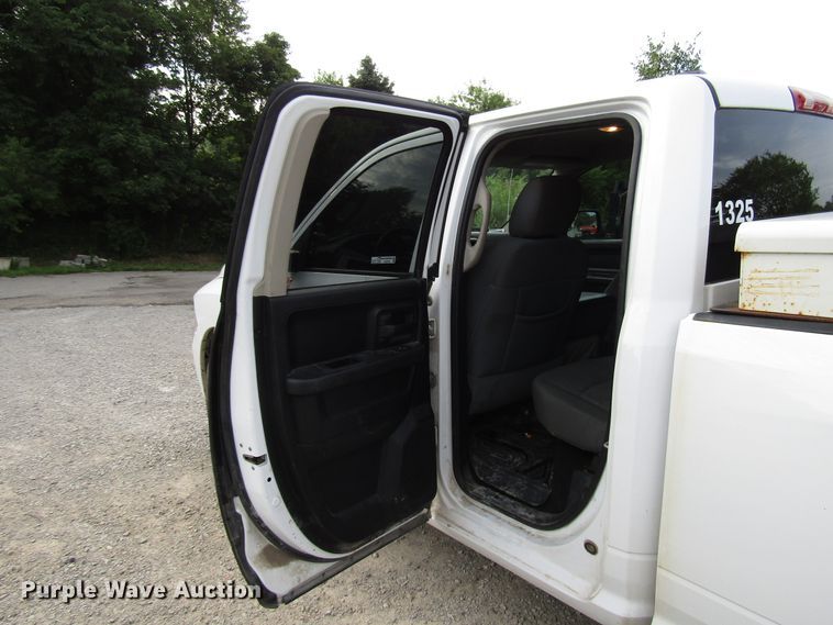 image for item FJ9725 2013 Dodge Ram 1500 Quad Cab pickup truck