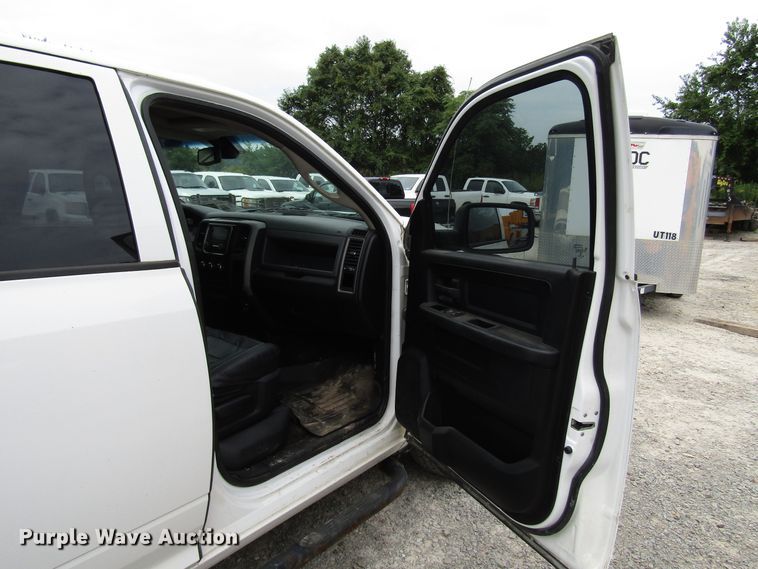 image for item FJ9733 2014 Dodge Ram 1500 Crew Cab pickup truck