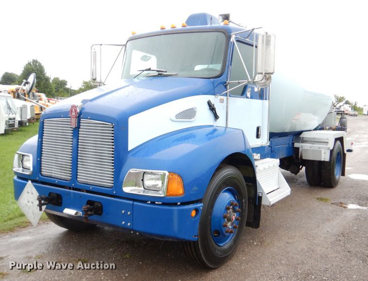 image for item FT9442 2005 Kenworth T300 propane delivery truck