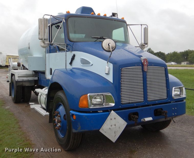 image for item FT9442 2005 Kenworth T300 propane delivery truck