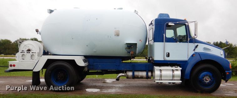 image for item FT9442 2005 Kenworth T300 propane delivery truck