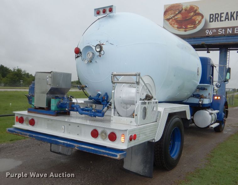 image for item FT9442 2005 Kenworth T300 propane delivery truck