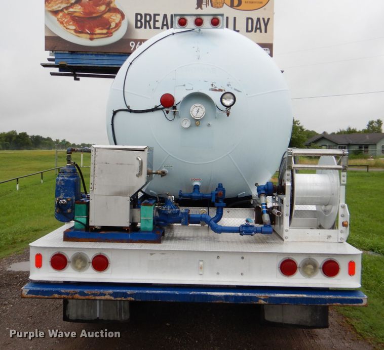 image for item FT9442 2005 Kenworth T300 propane delivery truck