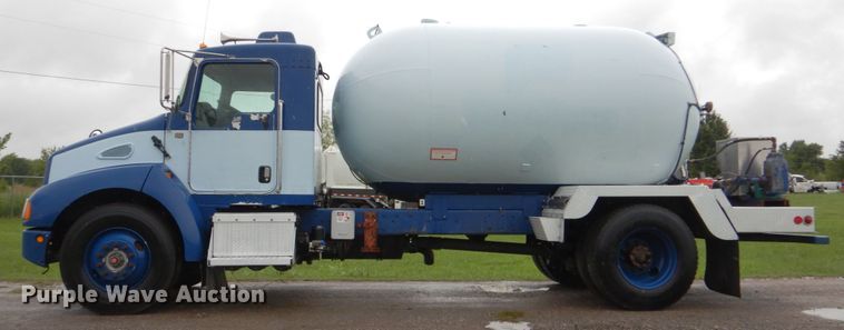 image for item FT9442 2005 Kenworth T300 propane delivery truck