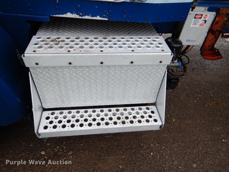 image for item FT9442 2005 Kenworth T300 propane delivery truck