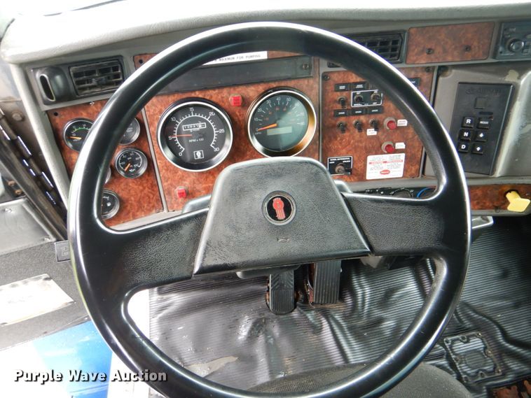 image for item FT9442 2005 Kenworth T300 propane delivery truck