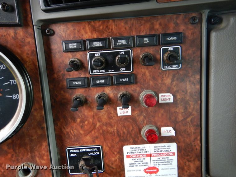 image for item FT9442 2005 Kenworth T300 propane delivery truck