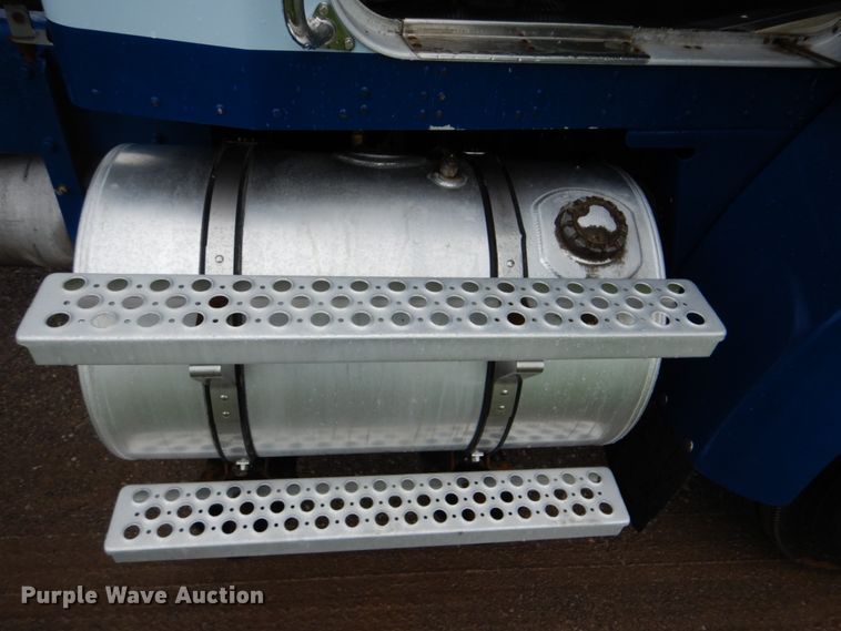 image for item FT9442 2005 Kenworth T300 propane delivery truck