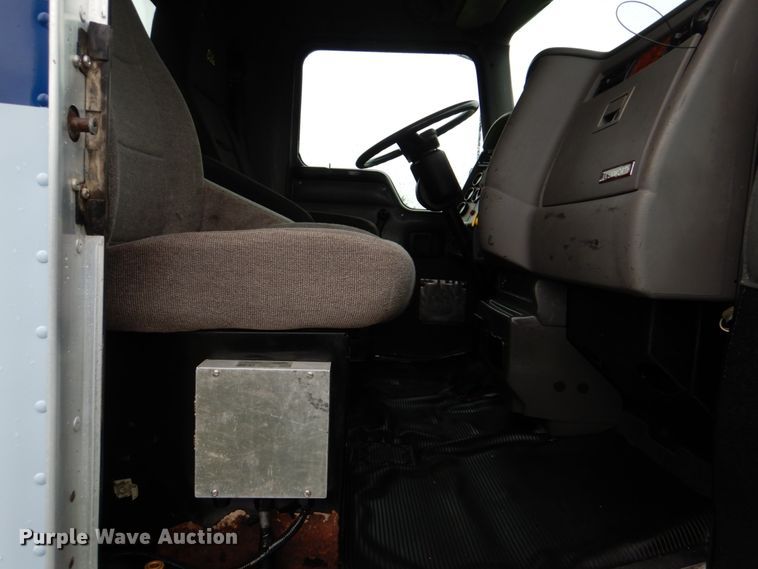 image for item FT9442 2005 Kenworth T300 propane delivery truck