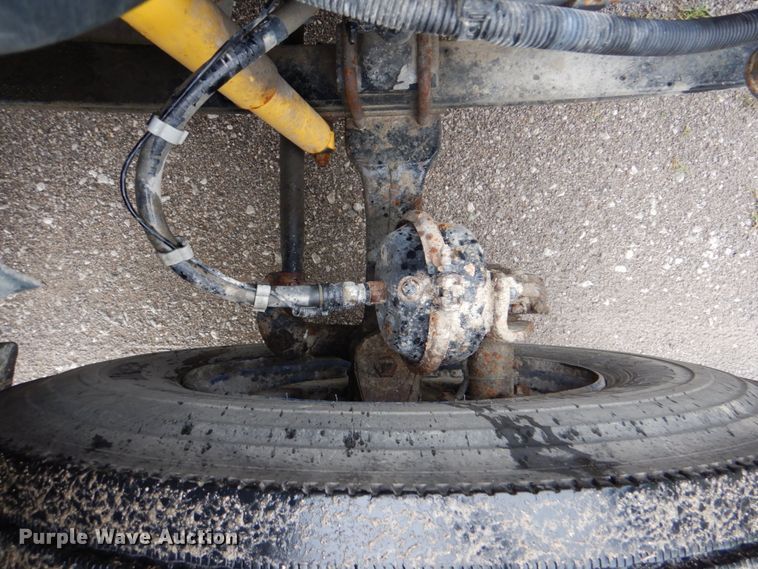 image for item FT9442 2005 Kenworth T300 propane delivery truck