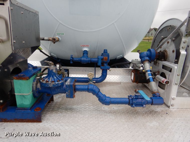 image for item FT9442 2005 Kenworth T300 propane delivery truck