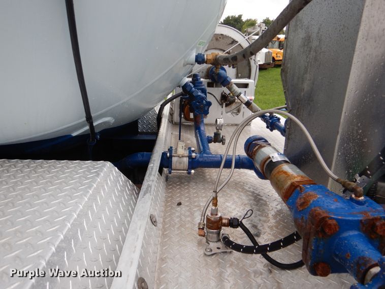 image for item FT9442 2005 Kenworth T300 propane delivery truck