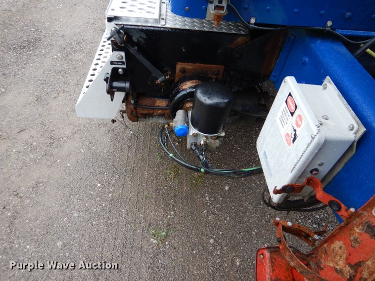 image for item FT9442 2005 Kenworth T300 propane delivery truck