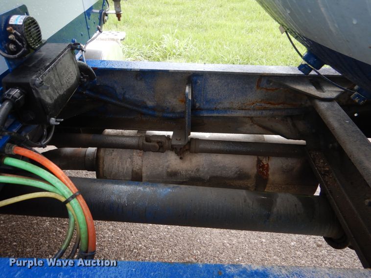 image for item FT9442 2005 Kenworth T300 propane delivery truck