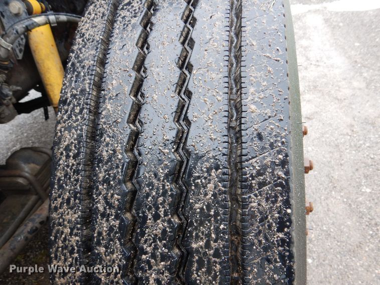 image for item FT9442 2005 Kenworth T300 propane delivery truck