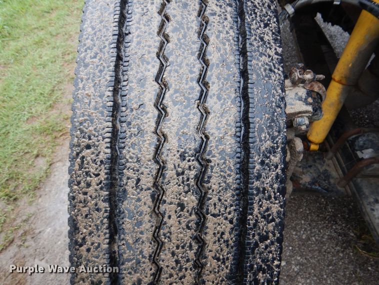 image for item FT9442 2005 Kenworth T300 propane delivery truck