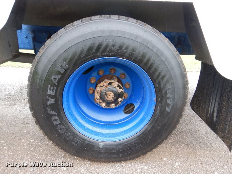 image for item FT9442 2005 Kenworth T300 propane delivery truck