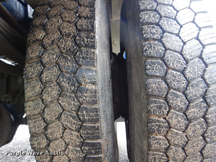 image for item FT9442 2005 Kenworth T300 propane delivery truck