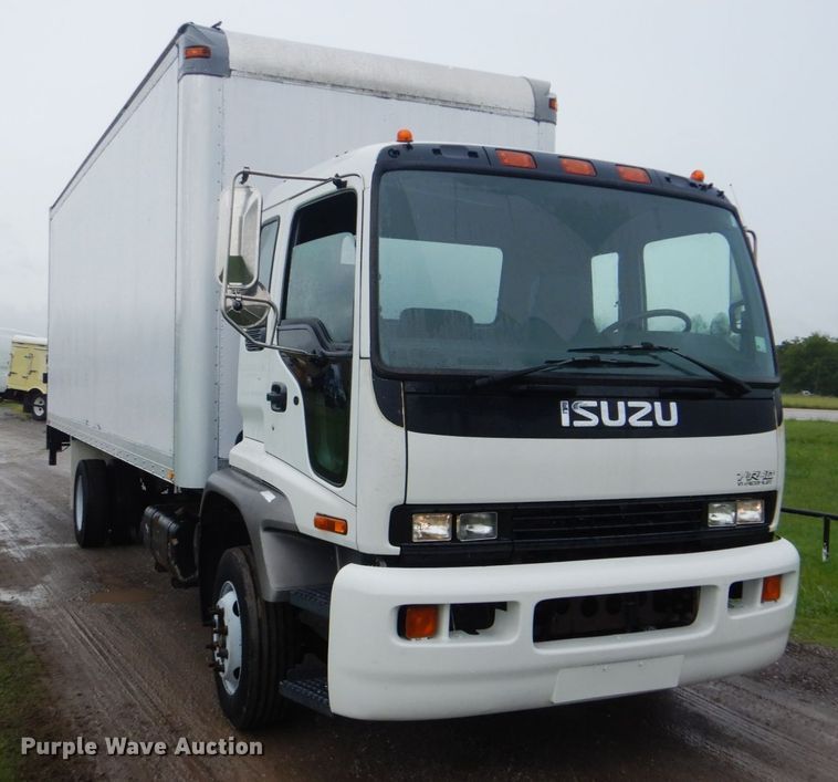 image for item FT9443 2004 Isuzu T6F box truck