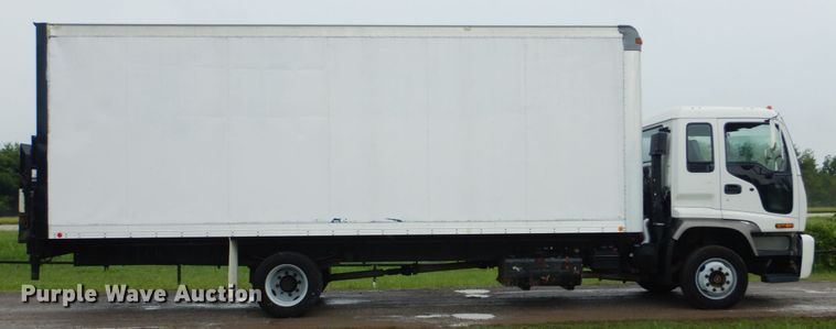 image for item FT9443 2004 Isuzu T6F box truck