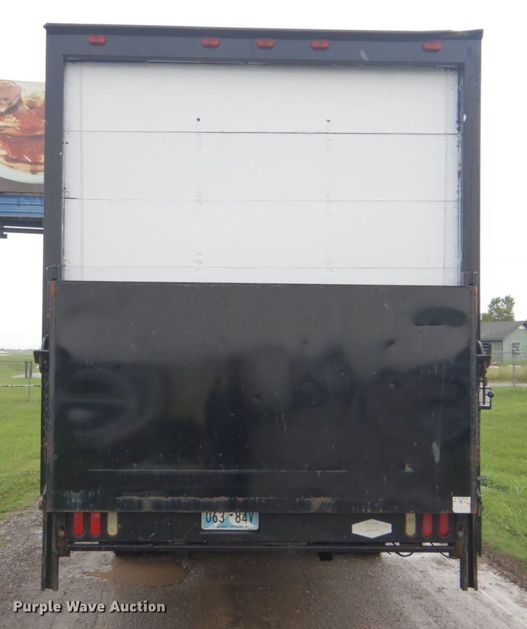 image for item FT9443 2004 Isuzu T6F box truck