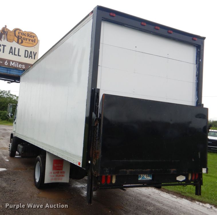 image for item FT9443 2004 Isuzu T6F box truck