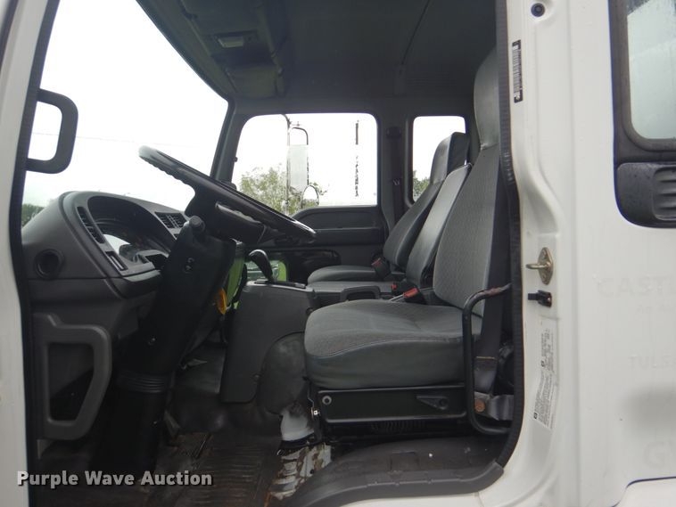 image for item FT9443 2004 Isuzu T6F box truck