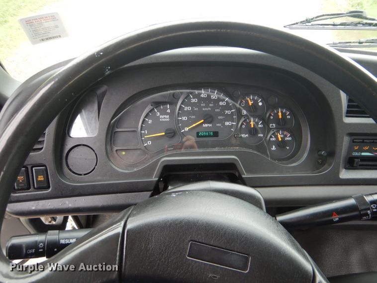 image for item FT9443 2004 Isuzu T6F box truck