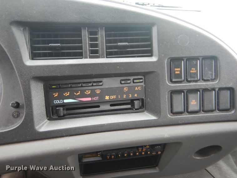 image for item FT9443 2004 Isuzu T6F box truck