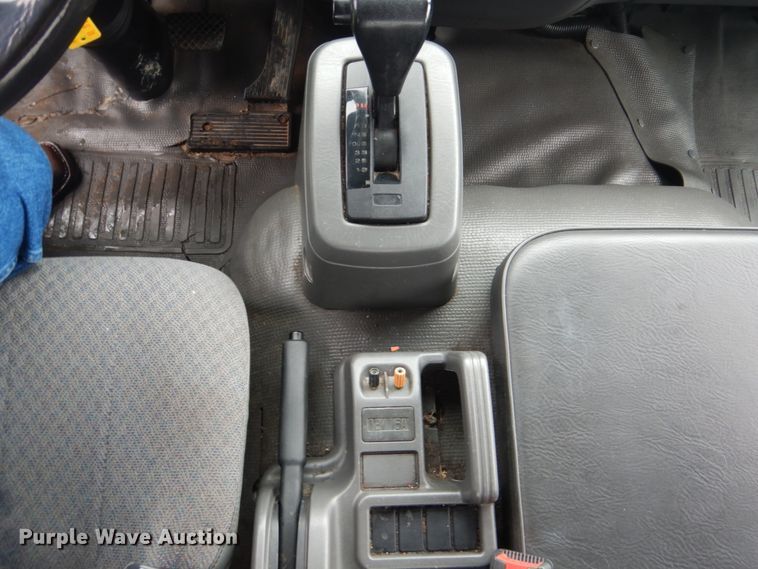 image for item FT9443 2004 Isuzu T6F box truck