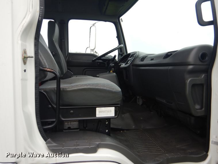 image for item FT9443 2004 Isuzu T6F box truck