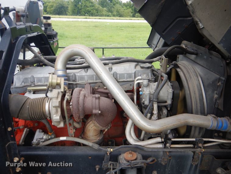 image for item FT9443 2004 Isuzu T6F box truck