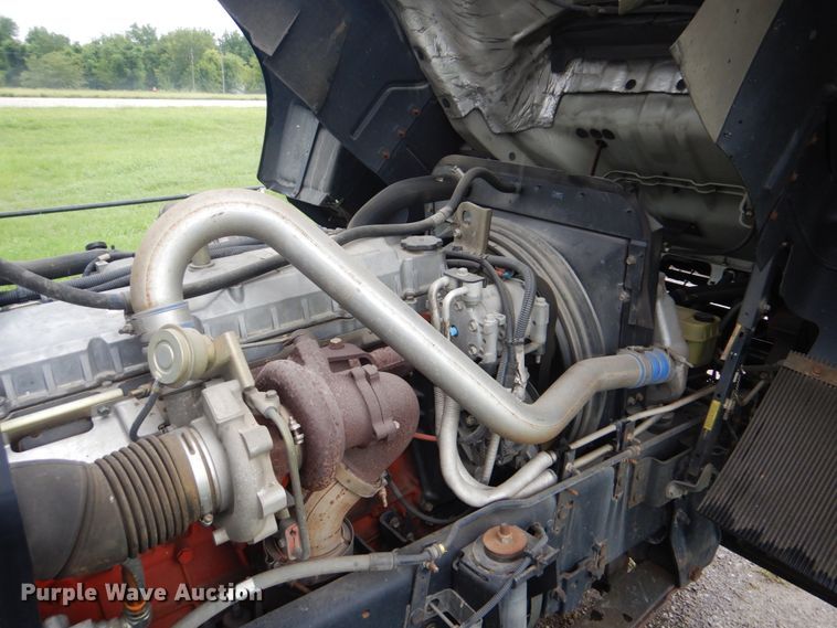 image for item FT9443 2004 Isuzu T6F box truck