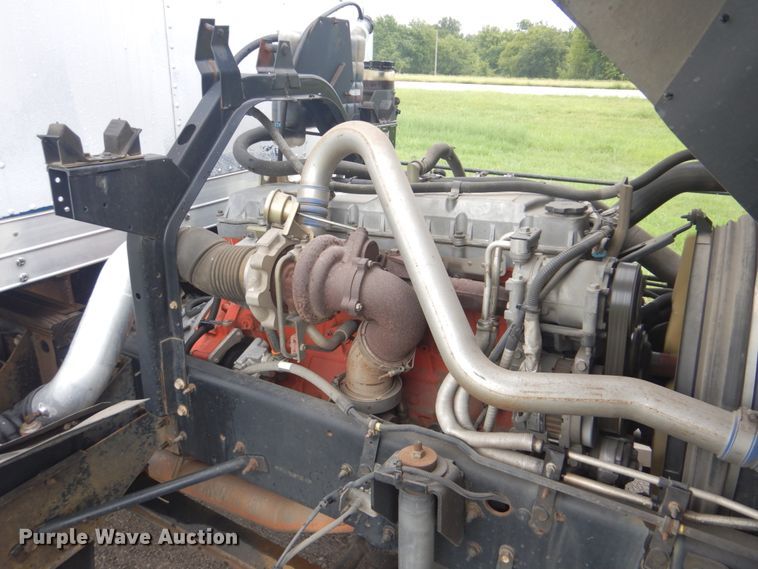 image for item FT9443 2004 Isuzu T6F box truck