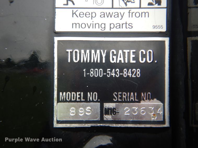 image for item FT9443 2004 Isuzu T6F box truck