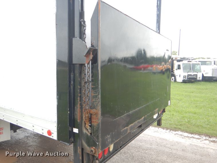 image for item FT9443 2004 Isuzu T6F box truck