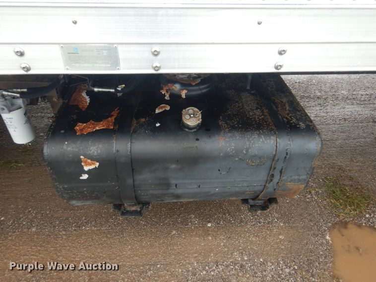 image for item FT9443 2004 Isuzu T6F box truck